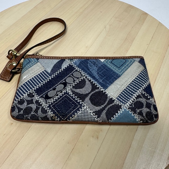 COACH Indigo Signature Denim Patchwork Leather Wristlet Clutch Hangtag Y2K - Picture 4 of 10